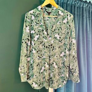 Ann Taylor - Women’s (Medium) light-weight floral blouse
